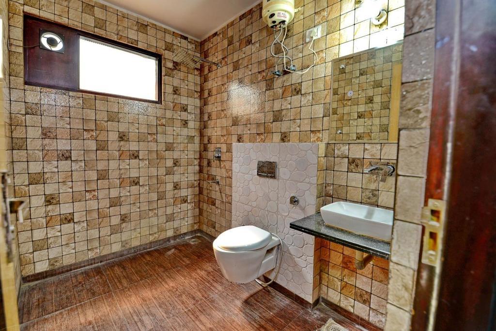Отель Goel Residency Дели Экстерьер фото
